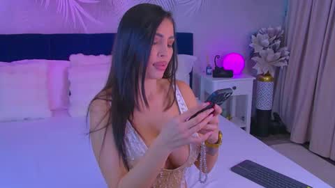 Laura online show from 10-29-25, 07:10