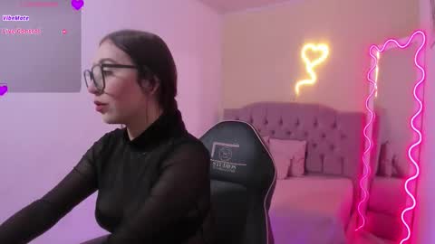 Snapshot of zaafira_tay chatting on 02-06-26, 11:24 zaafira_tay online show from 02-06-26, 11:24