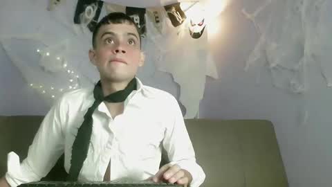 Snapshot of zacariass_ chatting on 10-26-25, 03:45 ZACARIAS online show from 10-26-25, 03:45