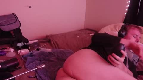 Snapshot of zachfeels chatting on 10-11-25, 08:57 Zach Feels online show from 10-11-25, 08:57