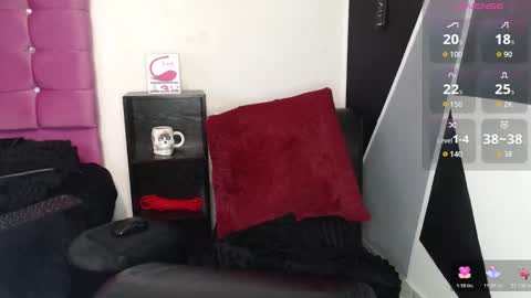 Snapshot of zack_xtreme chatting on 10-18-25, 01:23 Xavi online show from 10-18-25, 01:23
