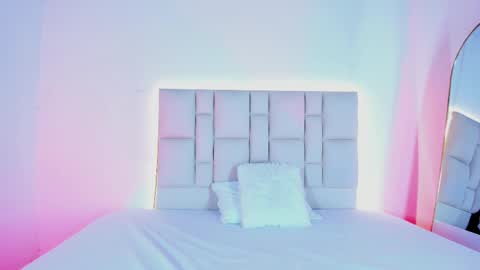 Zafiro Brown online show from 10-24-25, 09:06