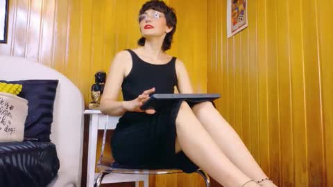 Snapshot of zafiro_gem_ chatting on 10-28-25, 07:27 Karina online show from 10-28-25, 07:27