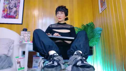 Snapshot of zafiro_gem_ chatting on 11-14-25, 07:45 Karina online show from 11-14-25, 07:45