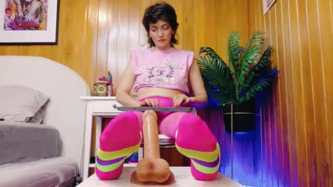 Snapshot of zafiro_gem_ chatting on 12-13-25, 09:20 Karina online show from 12-13-25, 09:20