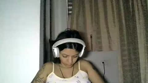 Snapshot of zafiro_rubi chatting on 06-17-26, 01:01 Zafiro online show from 06-17-26, 01:01