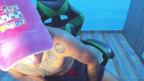 BiG Zafiro online show from 12-20-25, 10:44