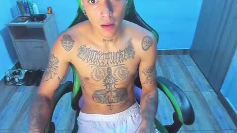 BiG Zafiro online show from 12-21-25, 11:06