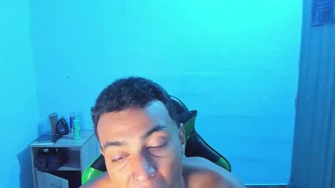 BiG Zafiro online show from 12-23-25, 11:08