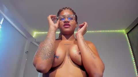 Snapshot of zahra_rose chatting on 03-05-25, 06:01 zahra_rose online show from 03-05-25, 06:01