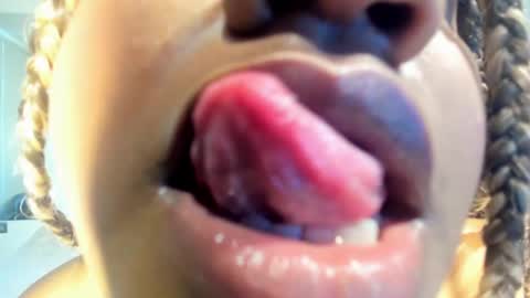 Snapshot of zahra_rose chatting on 09-10-25, 08:53 zahra_rose online show from 09-10-25, 08:53