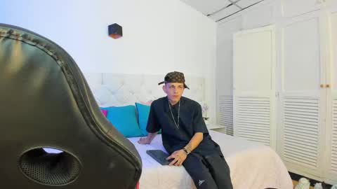 Zaira Angel online show from 10-30-25, 03:19