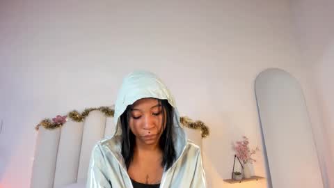 Snapshot of zairarose25 chatting on 12-17-25, 01:06 Zaira online show from 12-17-25, 01:06