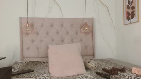 ZAMIRA online show from 10-12-25, 01:10