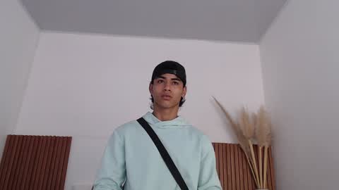 Zander online show from 01-05-25, 01:04