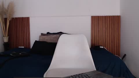 Zander online show from 02-07-25, 01:22