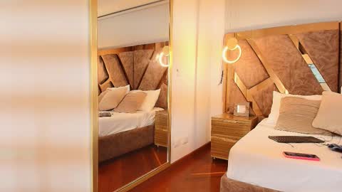 Zarah Andrews online show from 09-09-25, 12:37