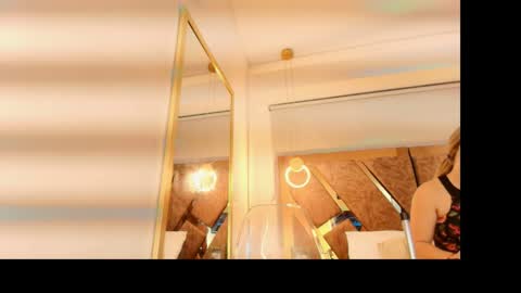 Zarah Andrews online show from 11-11-25, 12:05