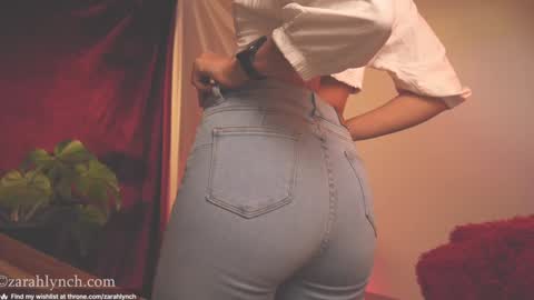 Snapshot of zarahlynch chatting on 12-16-24, 11:50 Miss Lynch   Next show  2911 online show from 12-16-24, 11:50