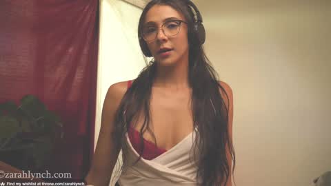 Snapshot of zarahlynch chatting on 12-18-24, 06:25 Miss Lynch   Next show  2911 online show from 12-18-24, 06:25