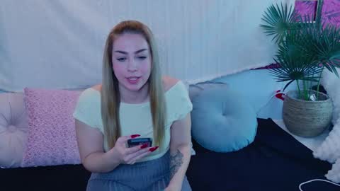 Snapshot of zarasplayground chatting on 12-20-25, 03:52 zarasplayground online show from 12-20-25, 03:52