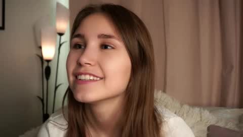 Snapshot of zeldaes chatting on 09-16-25, 03:07 Emilia online show from 09-16-25, 03:07