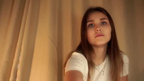 Snapshot of zeldaes chatting on 09-20-25, 12:55 Emilia online show from 09-20-25, 12:55