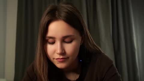 Snapshot of zeldaes chatting on 09-26-25, 01:09 Emilia online show from 09-26-25, 01:09