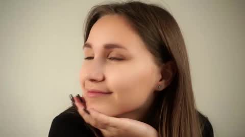 Snapshot of zeldaes chatting on 09-27-25, 01:10 Emilia online show from 09-27-25, 01:10