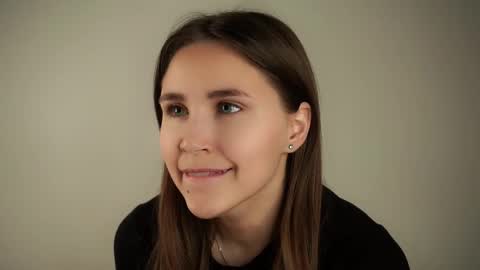 Snapshot of zeldaes chatting on 09-28-25, 01:00 Emilia online show from 09-28-25, 01:00