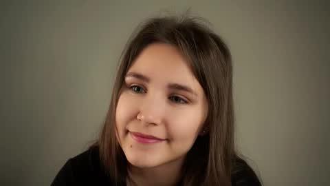 Snapshot of zeldaes chatting on 09-29-25, 01:11 Emilia online show from 09-29-25, 01:11