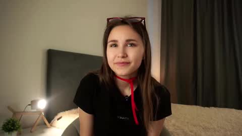 Snapshot of zeldaes chatting on 10-02-25, 01:12 Emilia online show from 10-02-25, 01:12