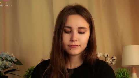 Snapshot of zeldaes chatting on 10-04-25, 01:03 Emilia online show from 10-04-25, 01:03