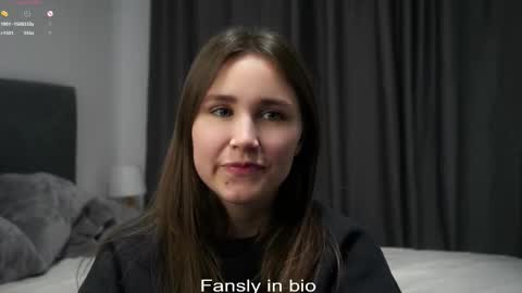 Snapshot of zeldaes chatting on 10-13-25, 01:38 Emilia online show from 10-13-25, 01:38