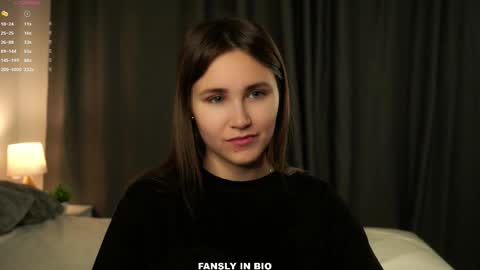 Snapshot of zeldaes chatting on 10-16-25, 11:28 Emilia online show from 10-16-25, 11:28