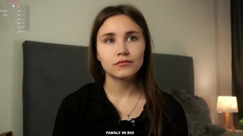 Snapshot of zeldaes chatting on 10-25-25, 01:13 Emilia online show from 10-25-25, 01:13