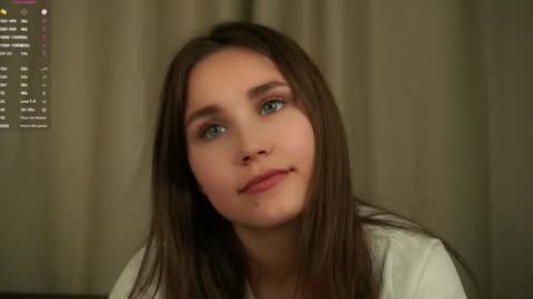 Snapshot of zeldaes chatting on 10-28-25, 01:53 Emilia online show from 10-28-25, 01:53