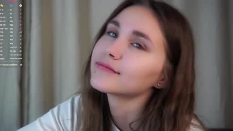 Snapshot of zeldaes chatting on 11-05-25, 02:22 Emilia online show from 11-05-25, 02:22