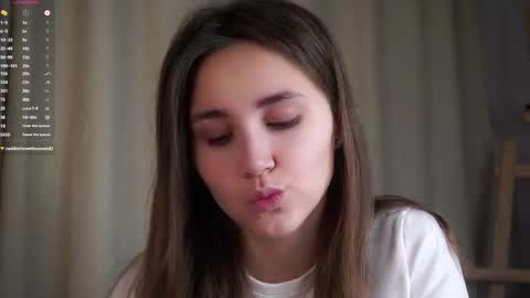 Snapshot of zeldaes chatting on 11-08-25, 01:17 Emilia online show from 11-08-25, 01:17