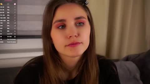 Snapshot of zeldaes chatting on 11-25-25, 01:05 Emilia online show from 11-25-25, 01:05