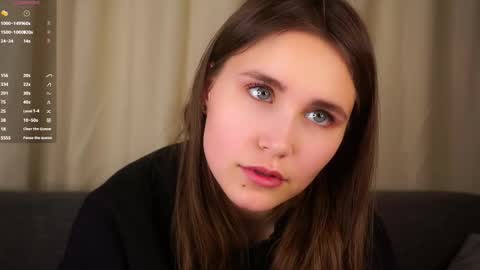 Snapshot of zeldaes chatting on 11-26-25, 12:22 Emilia online show from 11-26-25, 12:22