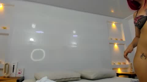 Zenda Evans online show from 11-10-25, 04:00