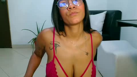 Snapshot of zendaya444 chatting on 09-10-25, 11:38 zendaya444 online show from 09-10-25, 11:38