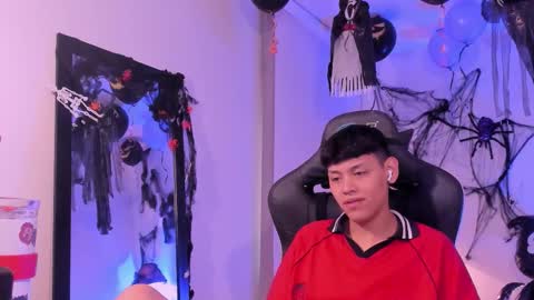 Snapshot of zeus_blaze chatting on 10-10-25, 01:10 zeus_blaze online show from 10-10-25, 01:10