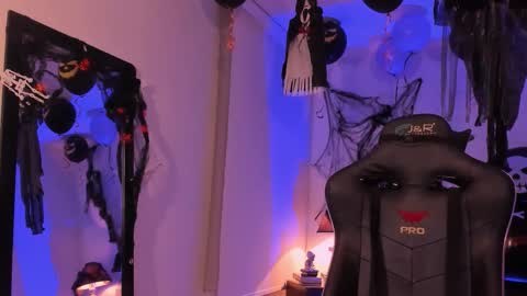 Snapshot of zeus_blaze chatting on 10-16-25, 05:19 zeus_blaze online show from 10-16-25, 05:19