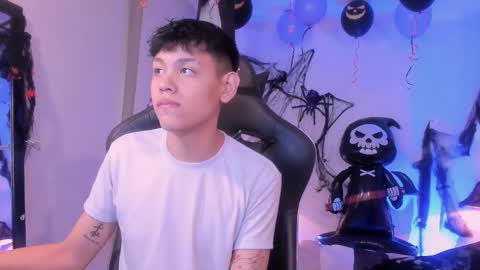 Snapshot of zeus_blaze chatting on 10-18-25, 11:44 zeus_blaze online show from 10-18-25, 11:44