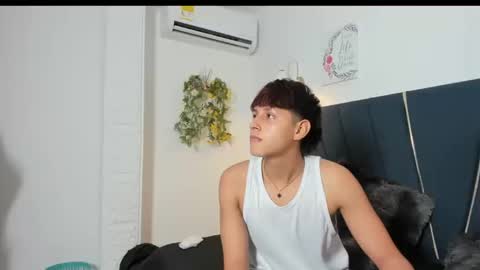 Snapshot of zeusapollofuck chatting on 09-13-25, 10:42 zeusapollofuck online show from 09-13-25, 10:42