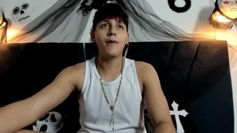 Snapshot of zeusapollofuck chatting on 10-15-25, 01:06 zeusapollofuck online show from 10-15-25, 01:06