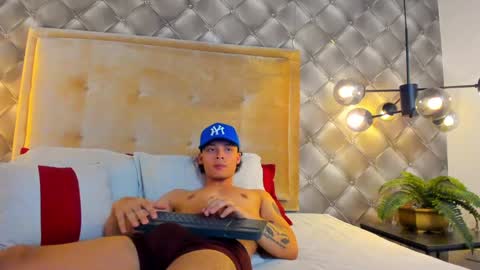 zeus online show from 01-10-25, 10:04