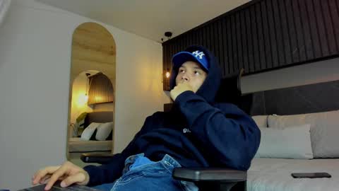 zeus online show from 02-11-25, 03:40